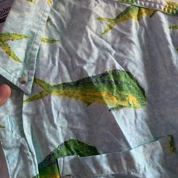 Mens Columbia Size Large Green and Yellow Fish Print button down - Picture 3 of 5
